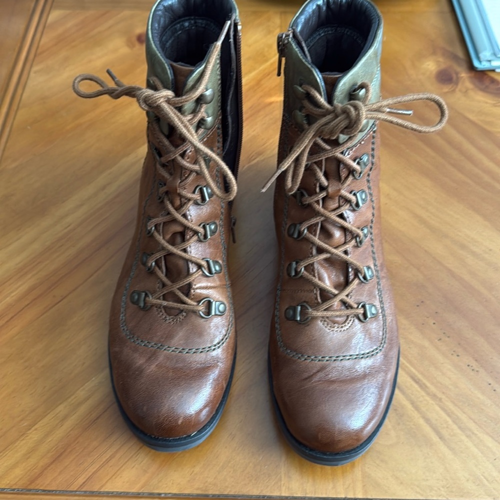 Josef Seibel Sanja 09 Combat Boot size 9/40 in color cognac-kombi